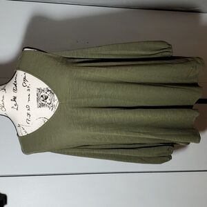Jones New York Signature- Cut outs  Hi-Lo olive green Top Neutral Sz.XL